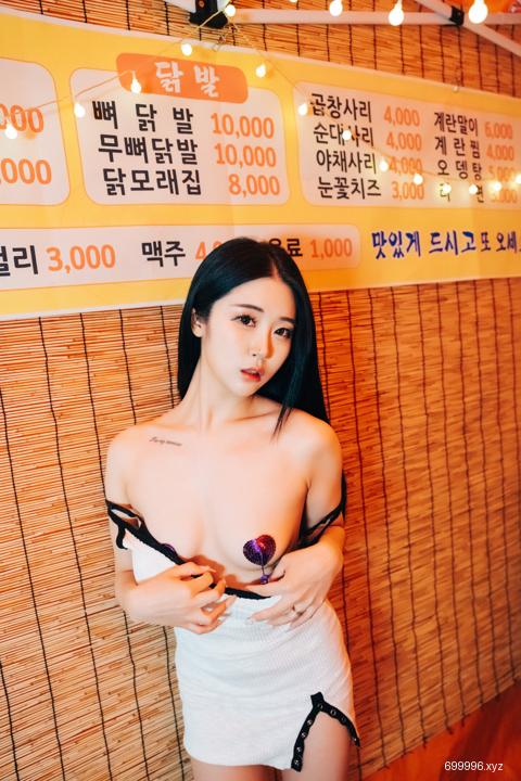  Bomi - Street Stall